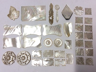 Lot 1100 - Group of mother of pearl items to include carved items and sewing items