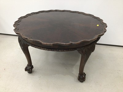 Lot 158 - Good quality Edwardian carved mahogany coffee table with carved piecrust edging on four carved cabriole legs terminating on carved claw and ball feet, 77cm diameter, 42cm high