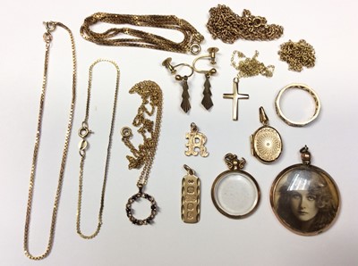 Lot 548 - Group 9ct gold jewellery including chains, pendants, ring and pair screw back earrings