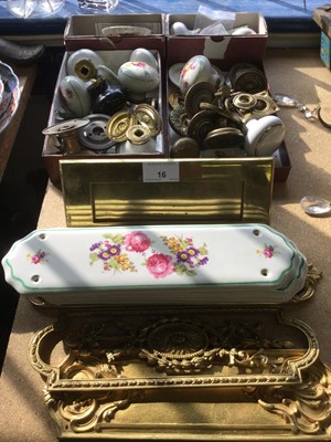 Lot 16 - Six floral ceramic finger plates, together with knobs, letter flaps and other door furniture (qty)