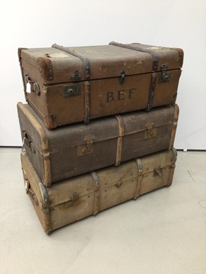 Lot 195 - Three vintage trunks