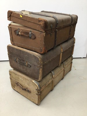 Lot 195 - Three vintage trunks