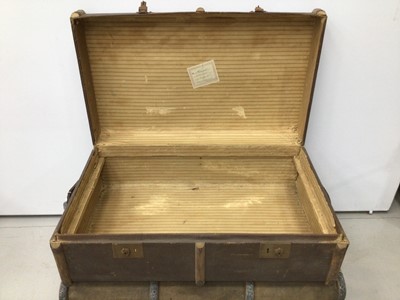 Lot 195 - Three vintage trunks