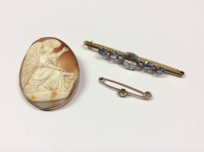 Lot 567 - Carved shell cameo brooch, 9ct gold blue stone bar brooch and one other