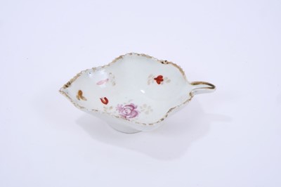 Lot 64 - Lowestoft pickle dish, of leaf shape, painted in Tulip Painter style with flowers within a green rim, 10.6cm long
