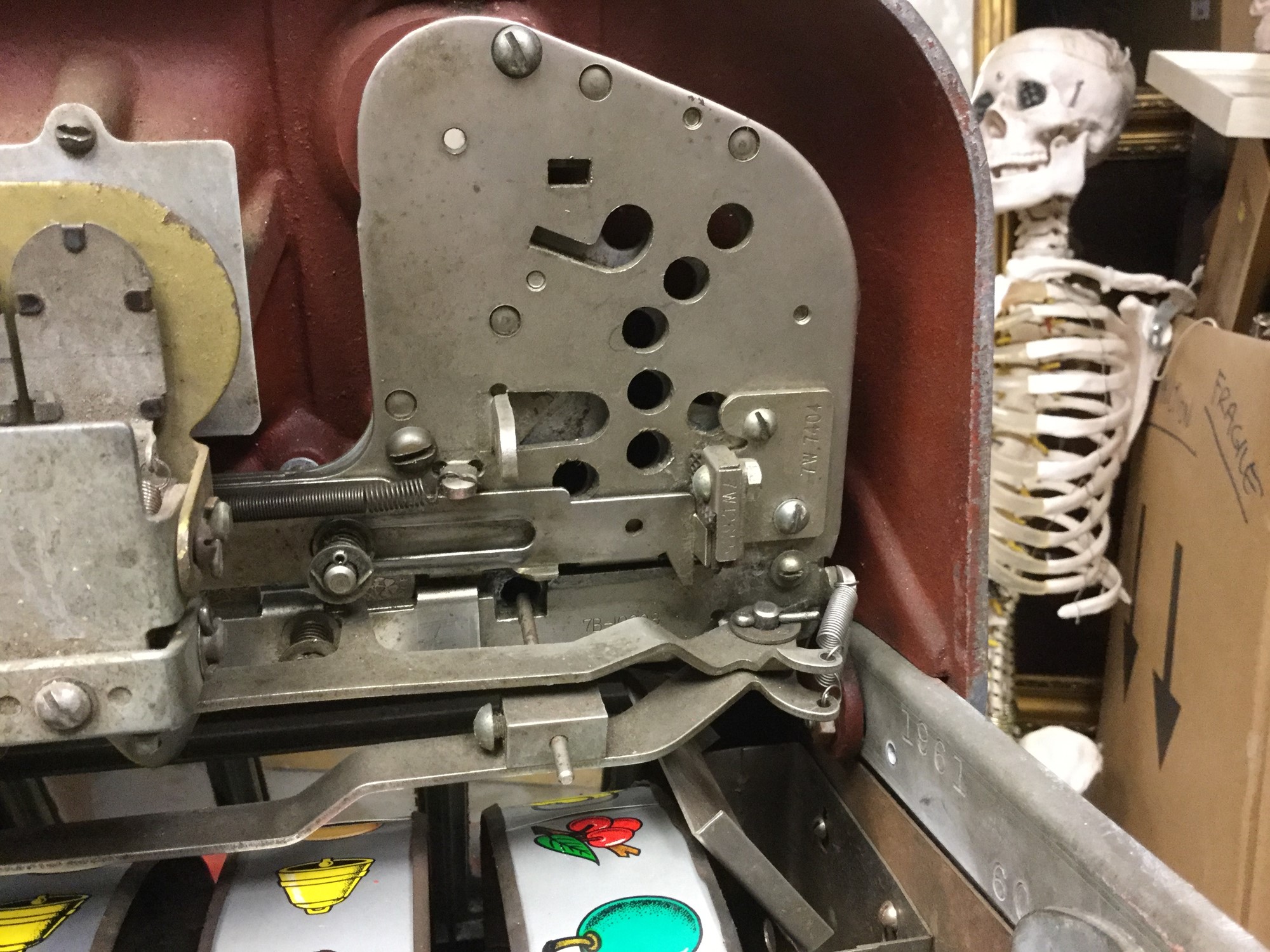 Lot 1111 Vintage Mills One arm bandit slot machine