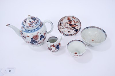 Lot 271 - Collection of Lowestoft Redgrave style pieces, including a teapot painted with the Dolls' House pattern, 17.2cm high
