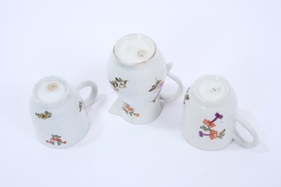 Lot 69 - Lowestoft sparrow beak jug and two coffee cups, all painted in the Tulip Painter style, the jug 8.5cm high