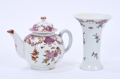 Lot 74 - Lowestoft vase and teapot