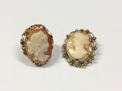Lot 581 - Carved shell oval cameo gold ring and 9ct gold mounted cameo brooch