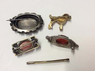 Lot 621 - Group silver and white metal jewellery