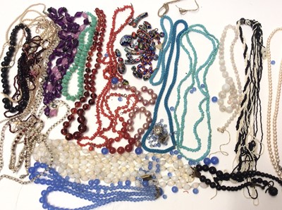 Lot 622 - Collection vintage bead necklaces