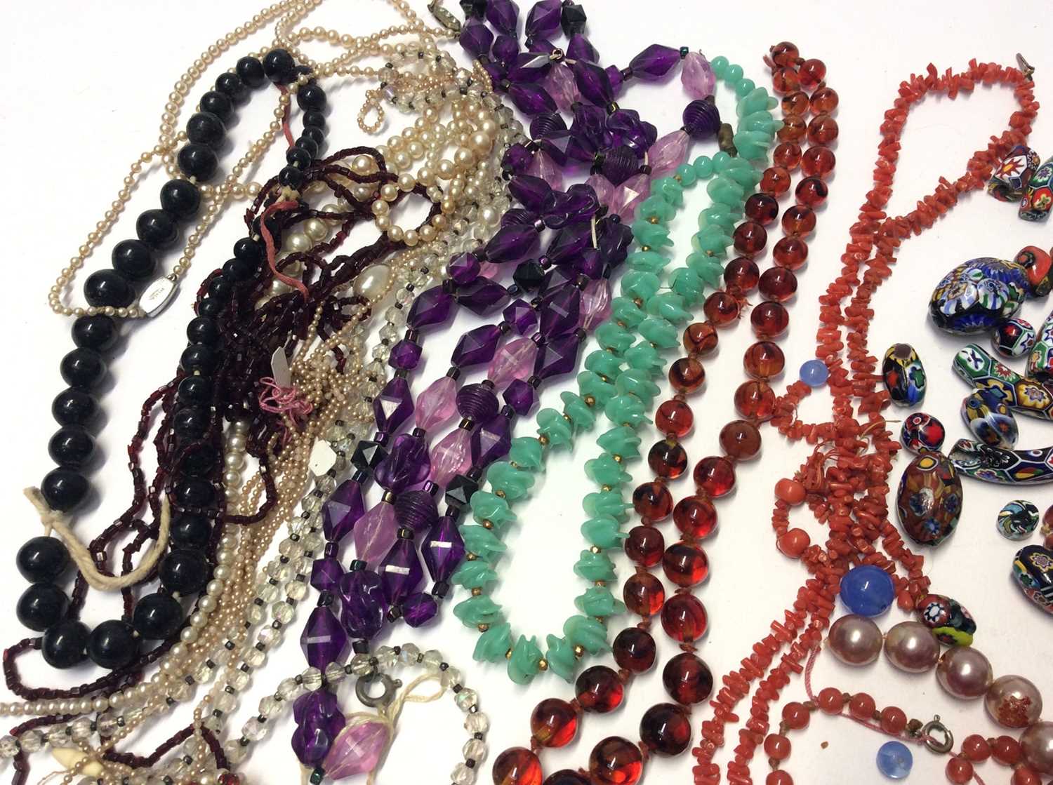 Lot 622 - Collection vintage bead necklaces