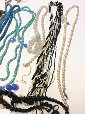 Lot 622 - Collection vintage bead necklaces