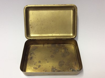 Lot 629 - WWI Princess Mary gift tin containing 9ct gold Life Guardsman charm, Commemorative charm and Royal Artillery silver brooch