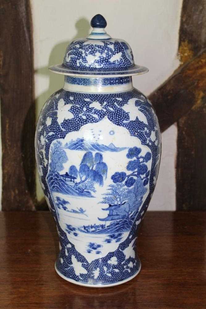 Lot 1524 - 18th century Chinese porcelain blue and