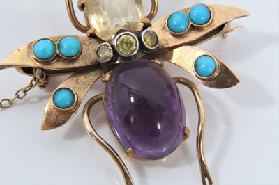 Lot 499 - Victorian-style insect brooch