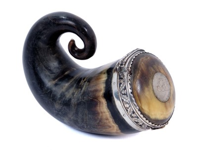 Lot 784 - 19th century Scottish silver mounted horn snuff mull