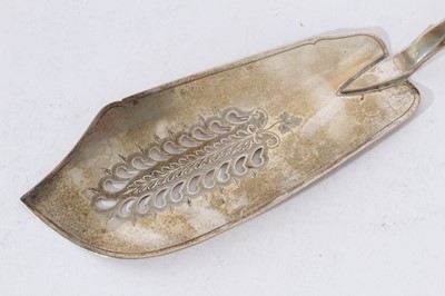 Lot 419 - George III silver fiddle pattern fish server with pierced and engraved decoration, (London 1815), maker William Bateman, together with another similar (London 1790), all at 11oz (2)