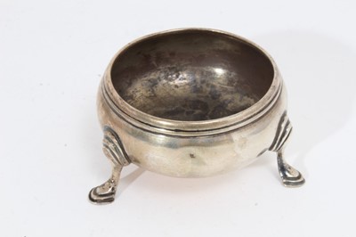 Lot 436 - Late Victorian Arts & Crafts silver mustard pot with domed hinged cover and blue glass liner (Birmingham 1899), maker Liberty & Co