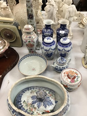 Lot 210 - lot 18th century and later Chinese porcelain and decorative porcelain
