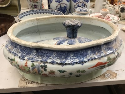 Lot 210 - lot 18th century and later Chinese porcelain and decorative porcelain