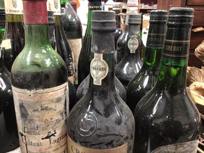 Lot 230 - Lot vintage bottles of wine, Sherry and 1943 bottle champagne