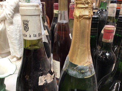 Lot 230 - Lot vintage bottles of wine, Sherry and 1943 bottle champagne