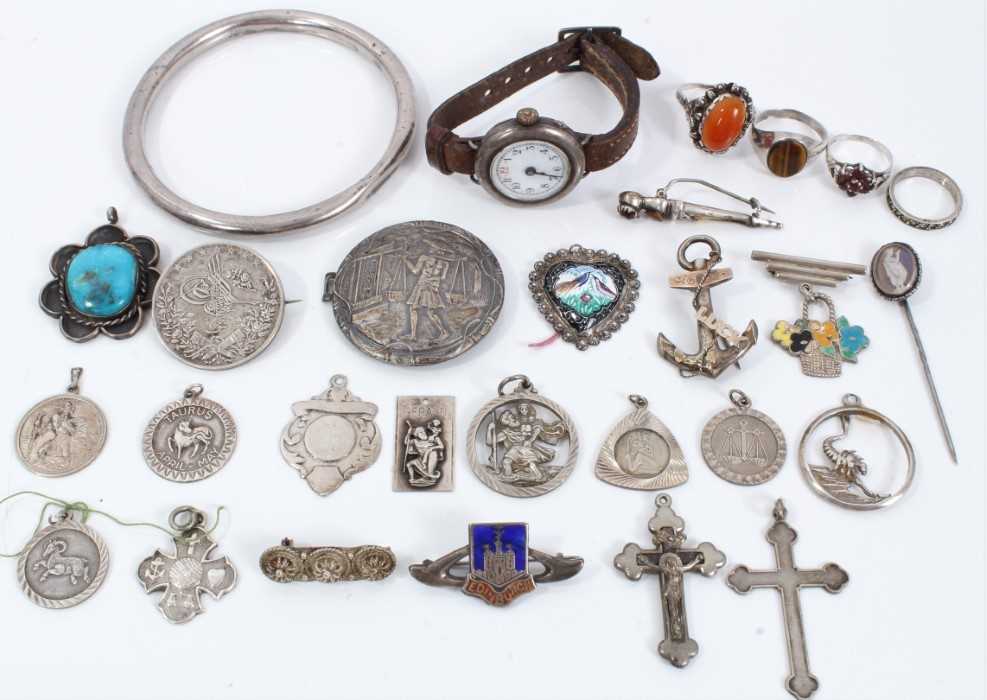 Lot 28 - Group silver and white metal jewellery and