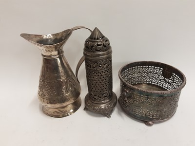 Lot 396 - Collection of silver plate including pair of servers in fitted case, tankard with horn handle, entrée dish, basket with swing handle etc - 2 boxes