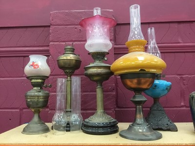 Lot 405 - Collection of five oil lamps