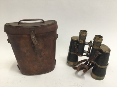 Lot 578 - Pair of WWII Voitlander 7 x 50 Kriegsmarine binoculars in a brown leather case