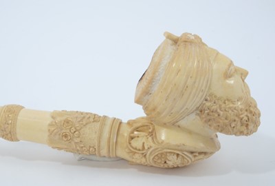 Lot 780 - Large 19th century carved meerschaum pipe