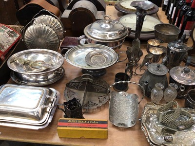 Lot 629 - Collection of silver plated ware to include entree dishes, two handled bowl and others items