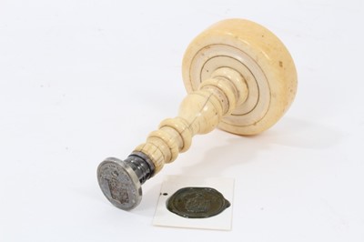 Lot 834 - Georgian desk seal, with silver plated matrix, engraved with a full armorial and motto “De Tout Mon Coeur” and turned ivory handle. 11cm overall height.