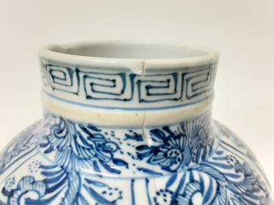 Lot 177 - Chinese blue and white vase and cover