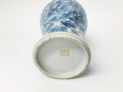 Lot 177 - Chinese blue and white vase and cover