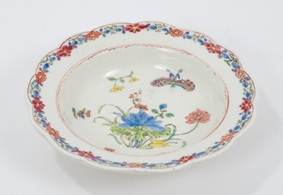 Lot 212 - A rare Bow finger bowl stand, painted in Chinese famille verte palette, circa 1750-52