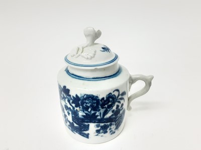 Lot 157 - A Caughley blue printed mustard pot and cover, circa 1780