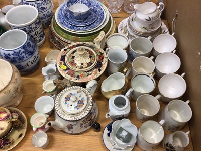 Lot 613 - Sundry items, including ceramics, glassware, Wedgwood teaware, etc