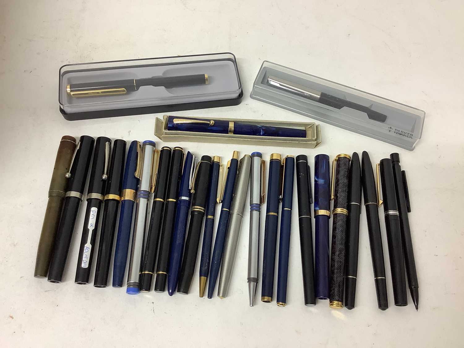 Lot 2423 - Quantity of pens