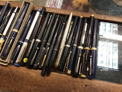 Lot 2423 - Quantity of pens