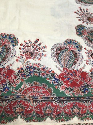 Lot 1950 - Victorian Paisley printed wool shawl, c19th.