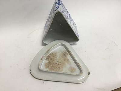 Lot 781 - Late Victorian/Edwardian blue and white cheese dish and cover of triangular form, decorated with classical scenesc