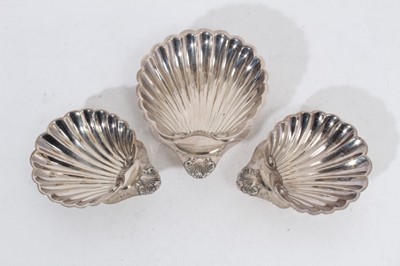 Lot 309 - Trio of Elizabeth II silver dishes of shell form, raised on ball feet, (London 1972, 1973 & 1975), maker A Chick & Sons Ltd, all at approximately 8oz, largest dish 13.5cm in length