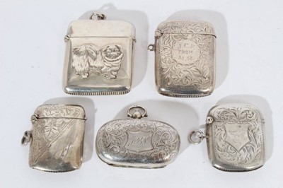 Lot 318 - Edwardian silver double sovereign case (Birmingham 1903), together with four silver vesta cases (various dates and makers) all at approximately 6oz, sovereign case approximately 5cm in length