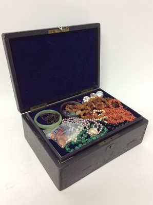Lot 472 - Victorian leather jewel case containing assorted beads, coral and pearls j