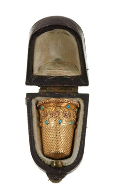 Lot 453 - Victorian gold thimble with a three-colour gold floral and turquoise band, in original leather case.