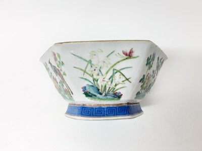 Lot 101 - Late 19th century Chinese famille rose porcelain bowl, of hexagonal form, decorated with birds, 17cm wide, and six early blue and white Chinese jars (7)