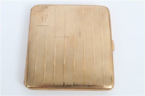Lot 3402 - Gold (9ct) cigarette case, Birmingham 1926